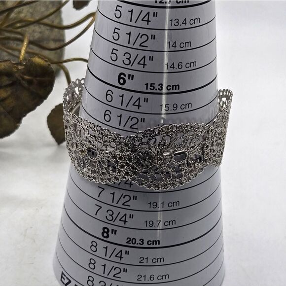 "5/$25" Ornate Lace Filigree Silvertone Cuff Bracelet Sz Average To Large - Picture 7 of 8